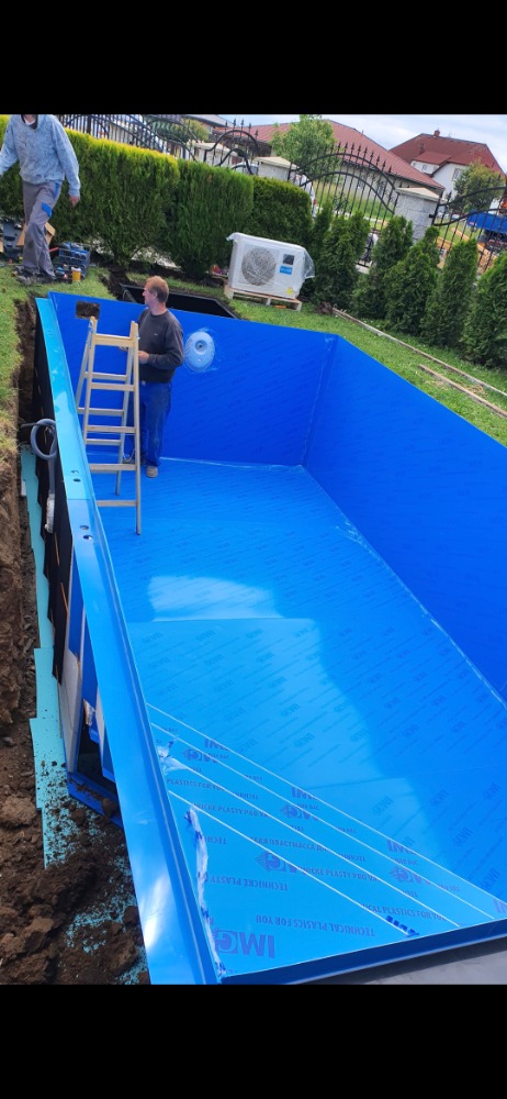Bazén na klíč — výkop a instalace